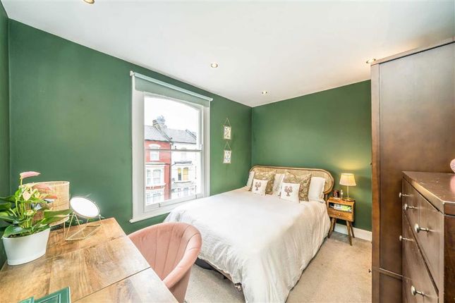 Top Floor Flat, 54, Kellett Road, London photo 4
