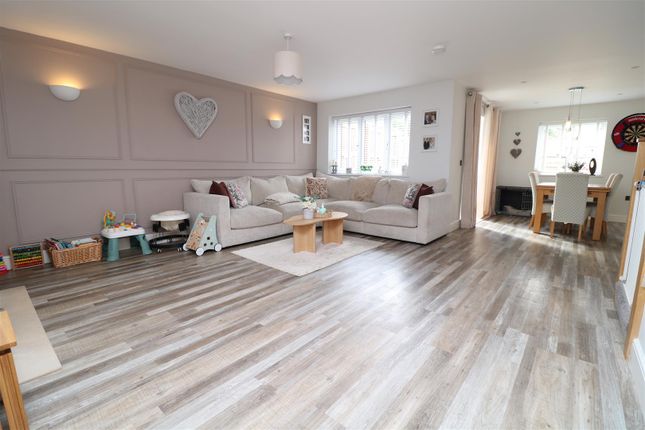 3, Glovers Row, Westbury photo 4