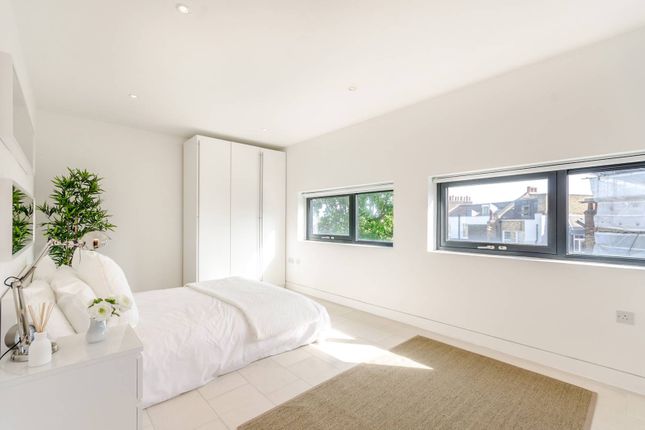 Thumbnail Flat to rent in Latitude House, Camden, London