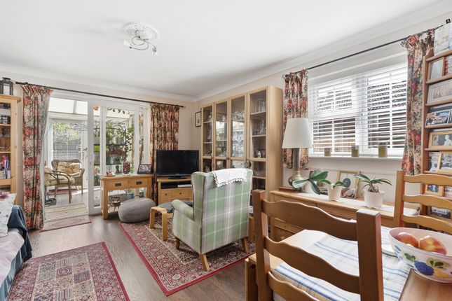 6, Cambrian Close, Bursledon photo 4