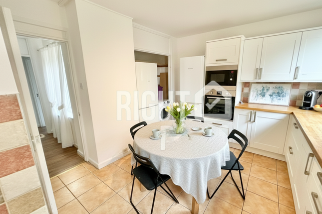 46 Chingford Road, London photo 5
