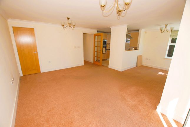 Flat for sale in 85 Seabrook Road, Hythe