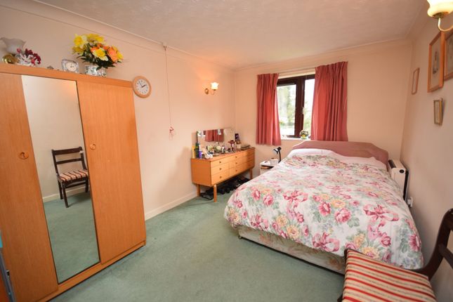 28, St Johns Park, Whitchurch photo 2