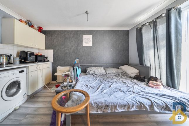67-69 Langley Crescent, Dagenham photo 4