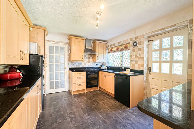 11 Rhodesway, Wirral photo 2