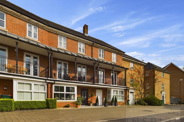 Town house for sale in Stone Court, Crawley