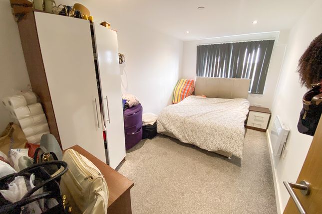 Flat for sale in Wheatley Court, Halifax
