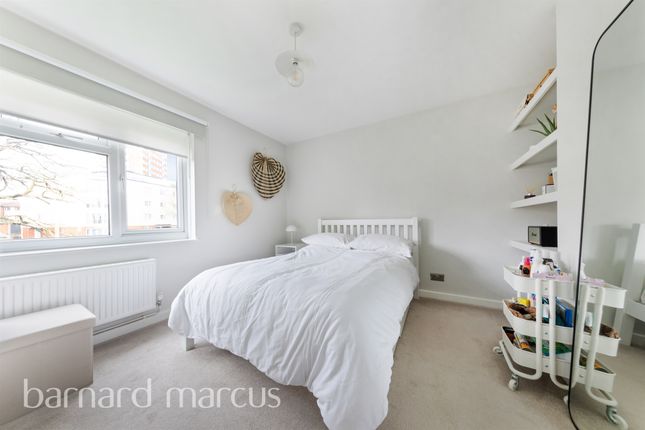 Flat for sale in Ryder Close, Bromley