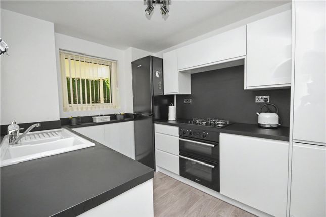 11, Kenworthy Garth, West Yorkshire photo 2
