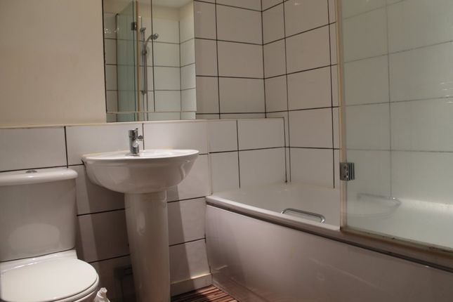 6 Archers Court, Brighton Road, Redhill photo 5