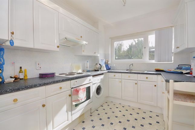 13, Summer Court, Wellcombe Crescent, Eastbourne photo 4