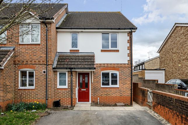 Thumbnail Semi-detached house to rent in Yeoman Place, Reading
