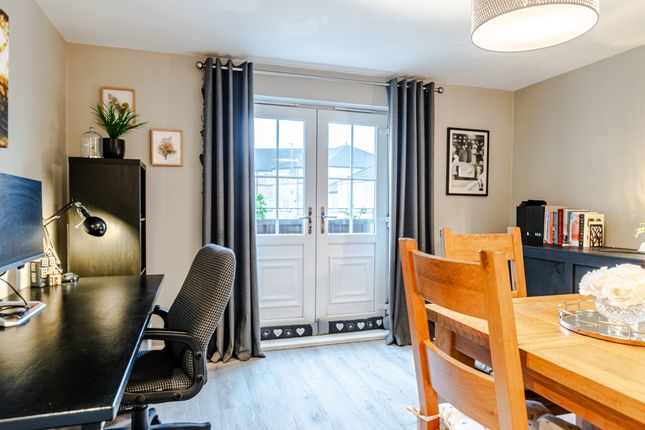 17 Weald House, Birch Close, York photo 3