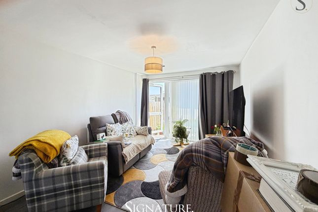 9 Poplars Close, Leicester photo 3