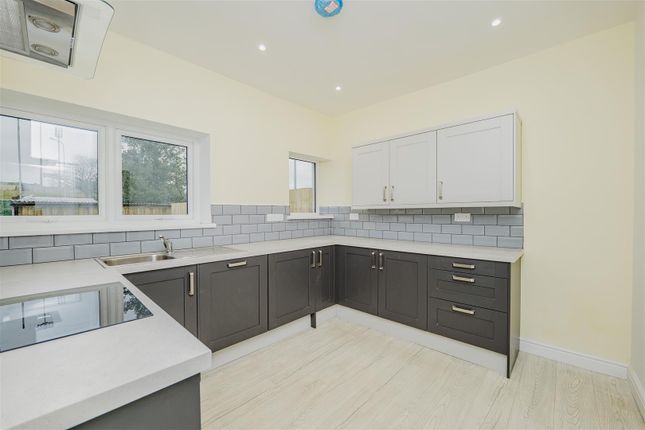 73, Court Road, Barry photo 4
