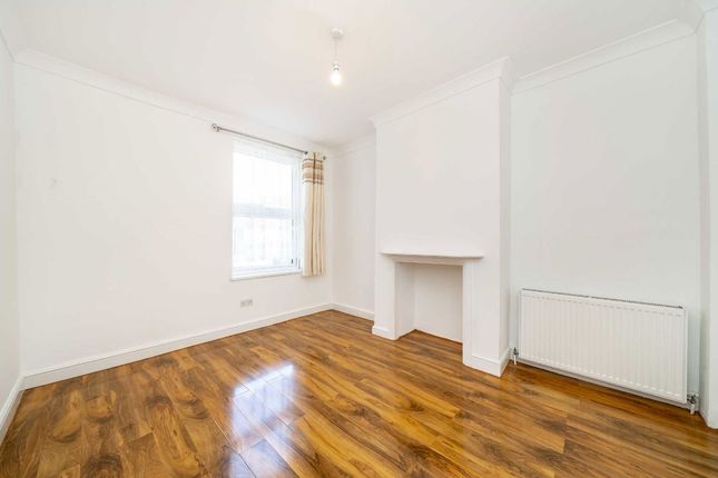 106, Vicarage Road, Leyton photo 4