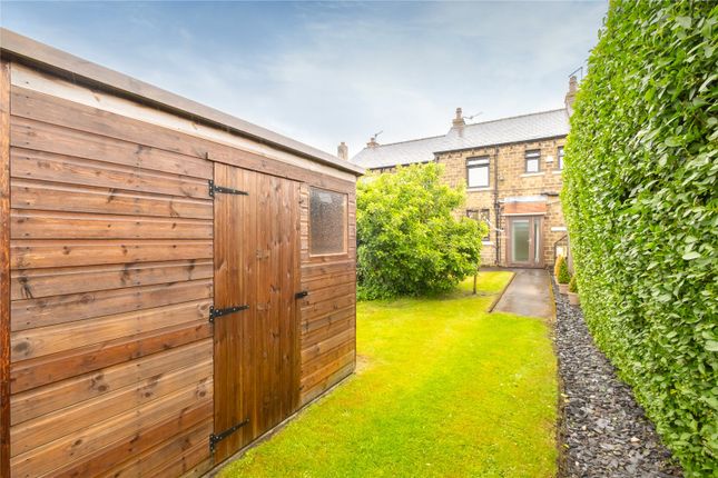 32, Hazel Grove, Huddersfield photo 4