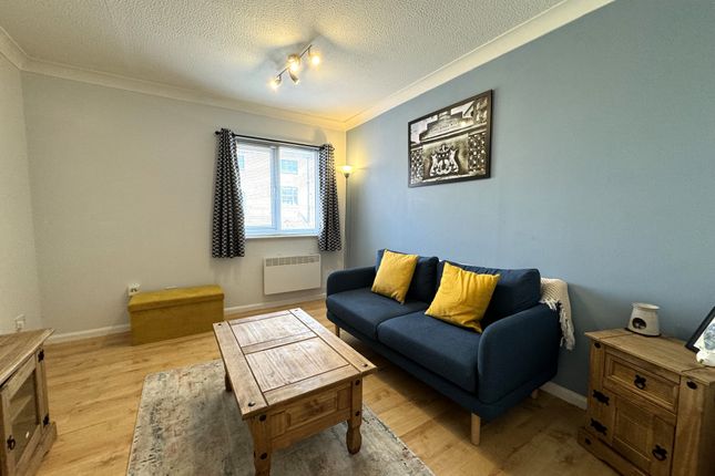 Thumbnail Flat for sale in Chantrell Court, Leeds