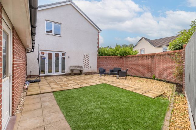 27 Castle Way, Newport photo 4