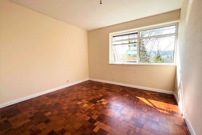 17 Mountside, Caterham photo 2
