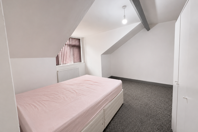 315a HAREHILLS LANE, Leeds photo 3
