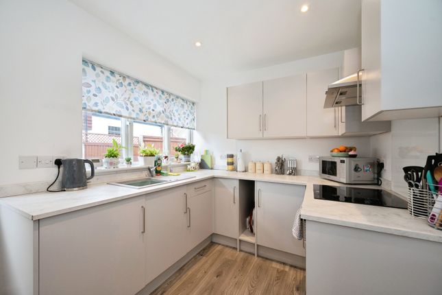 7, Mengham Lane, Hampshire photo 4
