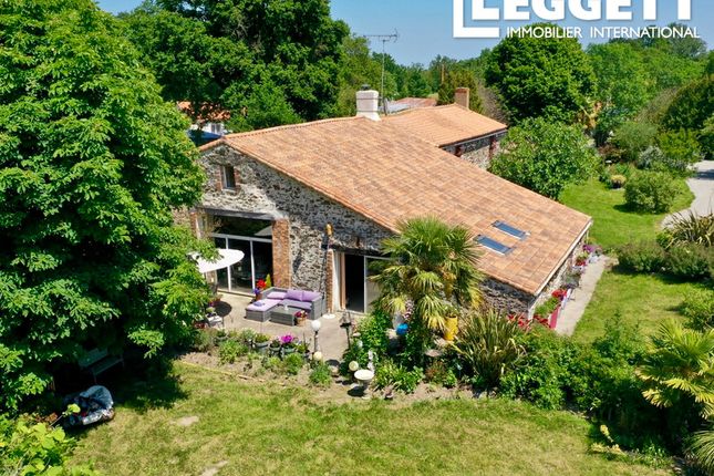 Thumbnail Villa for sale in Aubigny-Les Clouzeaux, Vendée, Pays De La Loire