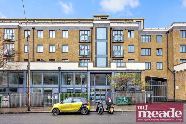 Flat to rent in Fairfield Road, London