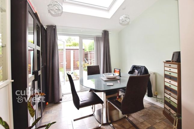 5, Shandys Close, Horsham photo 3