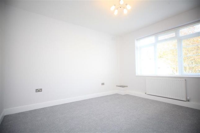 388, Vincent Court, Hendon photo 4