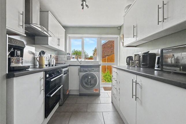 79, Otterham Quay Lane, Rainham photo 4
