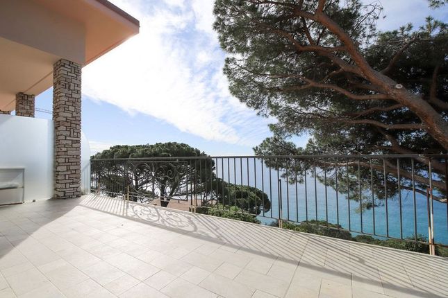Thumbnail Apartment for sale in Liguria, Savona, Varazze