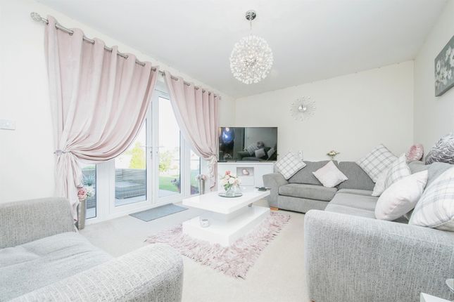 21, Whitegates Court, Clacton-On-Sea photo 2