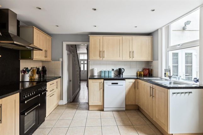54, Lynwood Road, Redhill photo 4