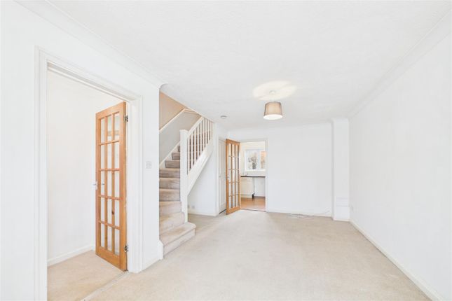 4, Woodfield Close, West Sussex photo 3