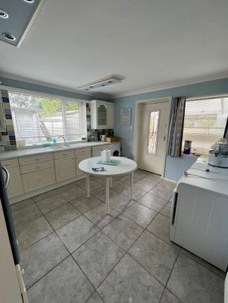 Thumbnail Bungalow to rent in Micklefield Road, High Wycombe, Buckinghamshire