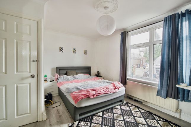 37, Harrold Road, Essex photo 5