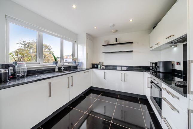 Flat 10, 8, Limerick Close, London photo 3
