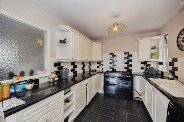 39, Frances Road, Waterlooville photo 3