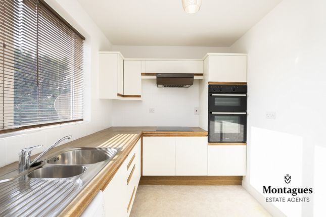 51, Cedar Court, Epping photo 4