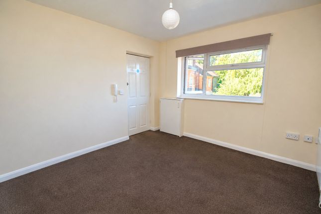 8M, Edward Road, Alton photo 4