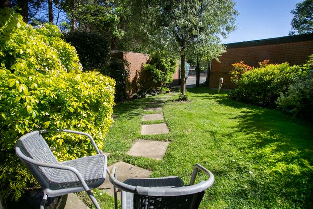 9 Captains Court, Stade Street, Hythe photo 2