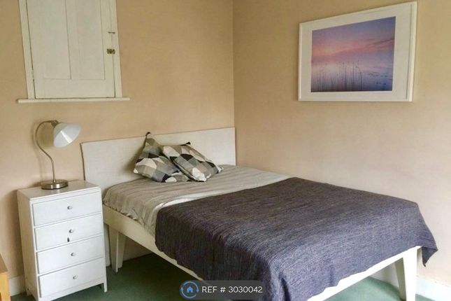 B Mount Ephraim Road, London photo 3
