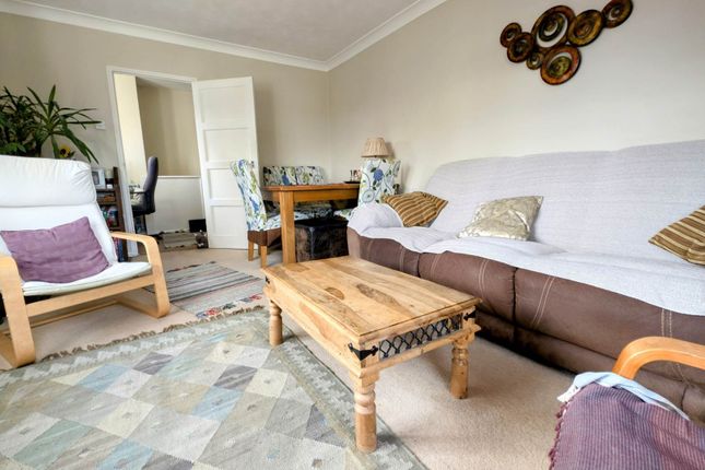 57, Savile Crescent, Bordon photo 3