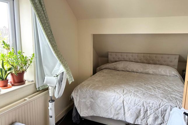 5b, Ely Road, London photo 3