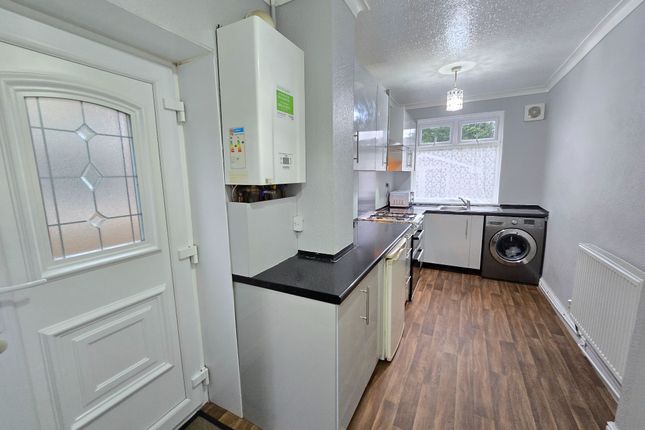 89 Lilycroft Road, Bradford photo 4
