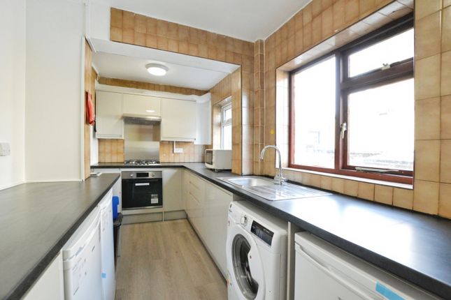 Room 1, 16, Edward Close, St Albans photo 4
