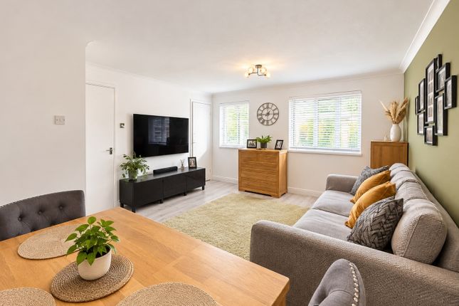 2, Taylors Close, Orpington photo 5