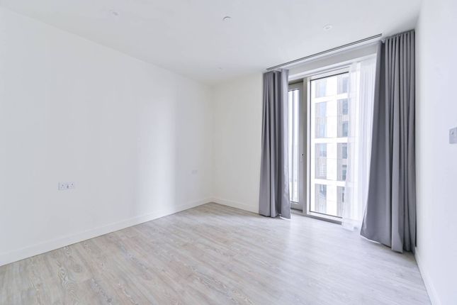 Flat to rent in .Xavier Building, Stratford, London