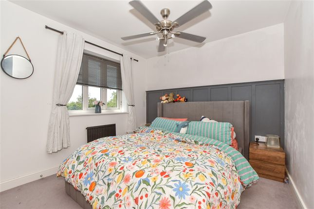 de Montfort Drive, Sellindge photo 4